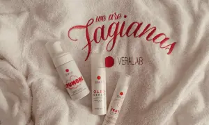 Prodotti Veralab su asciugamano ricamato. Nonostante le veralab recensioni negative, i prodotti sembrano ben presentati.