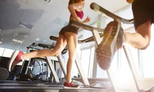 Allenamento in palestra: correre fa bene alla cellulite, tonifica e migliora la circolazione.