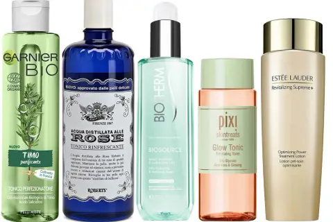 Cinque flaconi di tonici viso: Garnier Bio, Roberts Acqua Distillata alle Rose, Biotherm Biosource, Pixi Glow Tonic e Estée Lauder. Ricorda che il tonico va risciacquato.