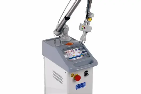 Macchinario laser CO2 per trattamenti estetici, ideale per ridurre cicatrici e migliorare la texture della pelle.