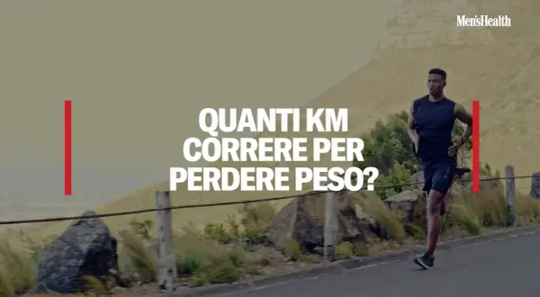 Un uomo corre su una strada panoramica. Il testo sovrapposto chiede: "Quanti km correre al giorno per dimagrire?".