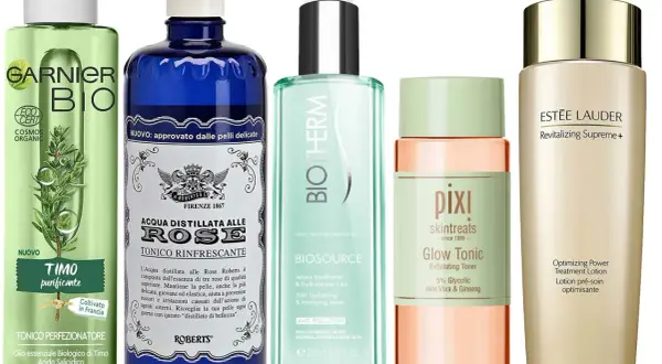 Cinque flaconi di tonici viso: Garnier Bio, Roberts Acqua Distillata alle Rose, Biotherm Biosource, Pixi Glow Tonic e Estée Lauder. Ricorda che il tonico va risciacquato.