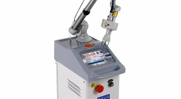 Macchinario laser CO2 per trattamenti estetici, ideale per ridurre cicatrici e migliorare la texture della pelle.