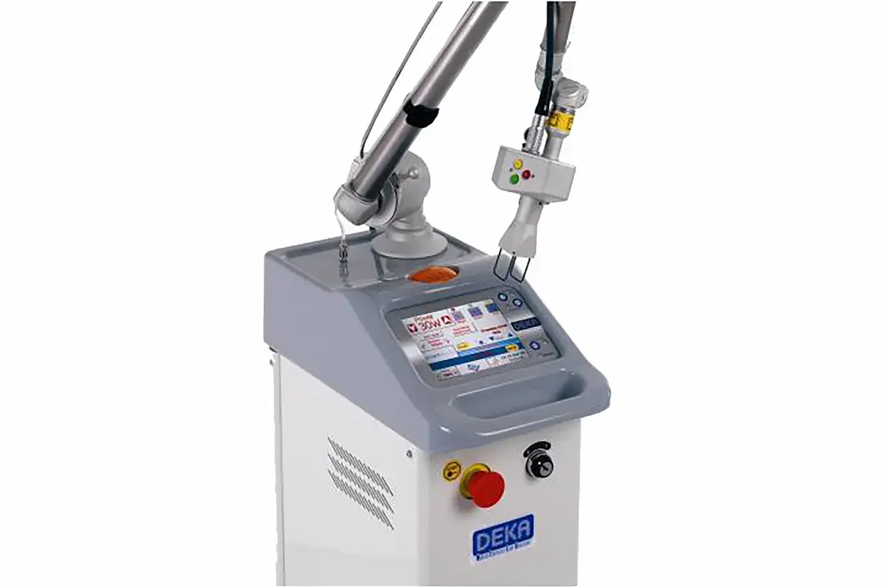Macchinario laser CO2 per trattamenti estetici, ideale per ridurre cicatrici e migliorare la texture della pelle.