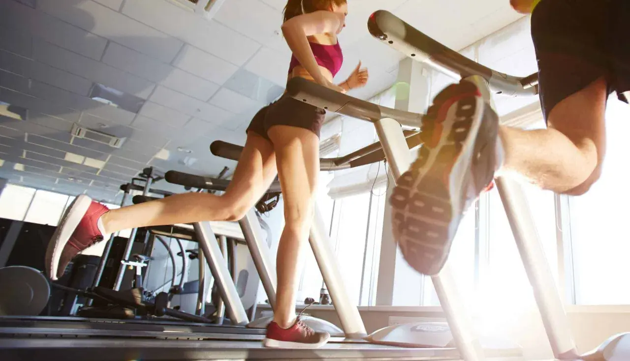 Allenamento in palestra: correre fa bene alla cellulite, tonifica e migliora la circolazione.